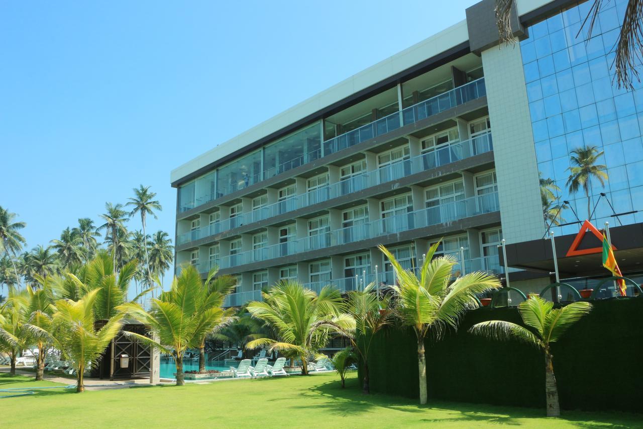 Ocean Queen Hotel Wadduwa Exteriér fotografie